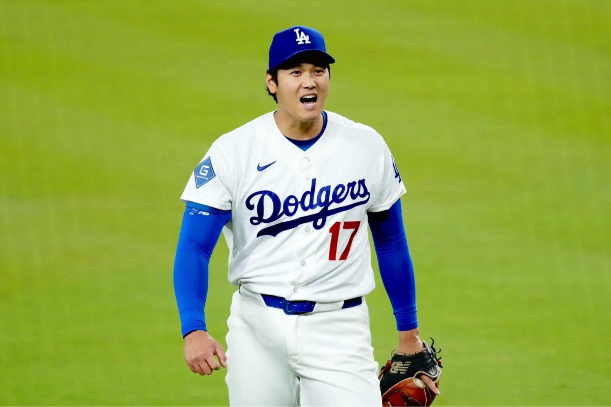 好プレーを見せたキムに声をかけるドジャース・大谷翔平【写真：黒澤崇】