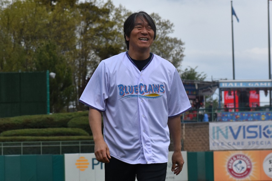 松井秀喜氏が始球式に登場【写真：編集部】