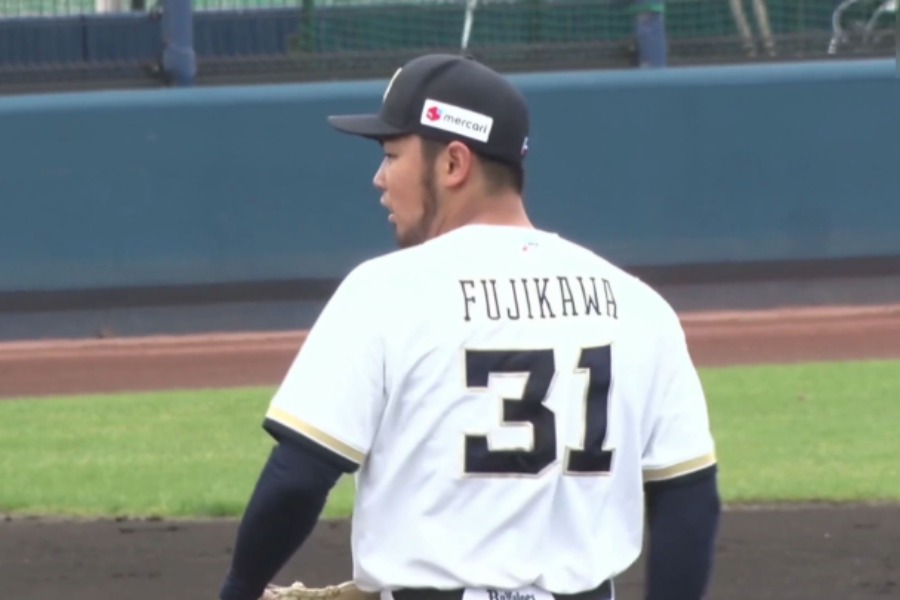 ロッテ戦に登板したオリックス・藤川敦也【画像：パーソル パ・リーグTV】