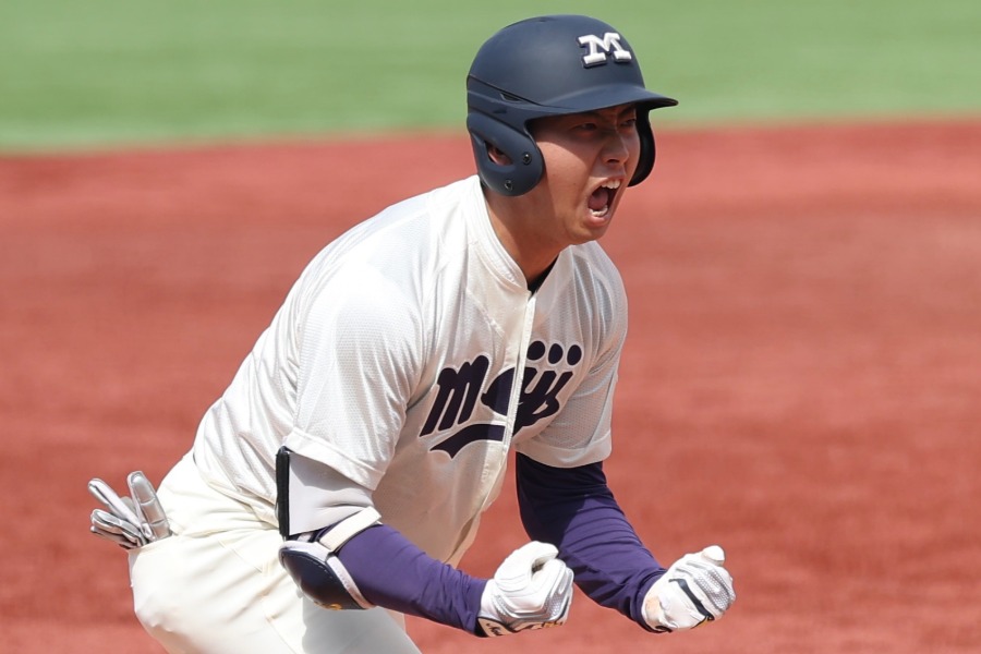 立大戦で勝ち越し打を放った明大・光弘帆高【写真：加治屋友輝】