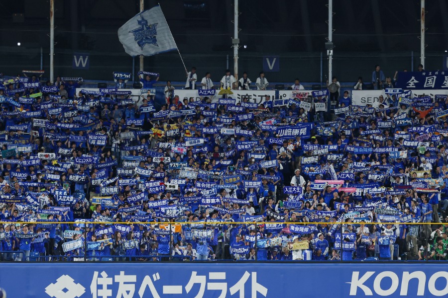 神宮球場に集まるDeNAのファン【写真：加治屋友輝】