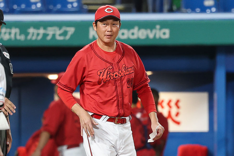 広島・新井貴浩監督【写真：加治屋友輝】