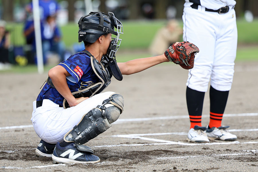 小学生捕手のいい構えの作り方とは（写真はイメージ）