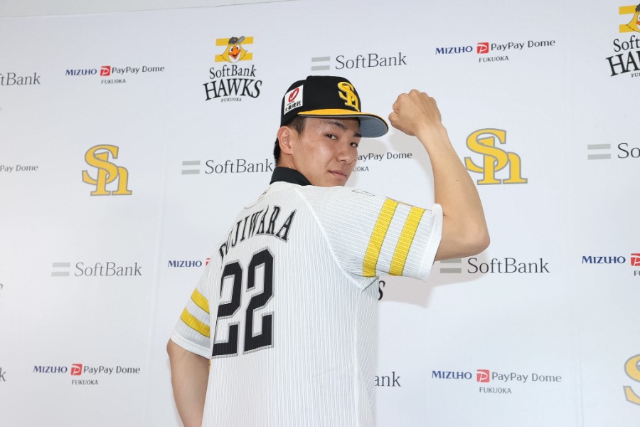 会見に臨んだソフトバンク・藤原大翔【写真：栗木一考】