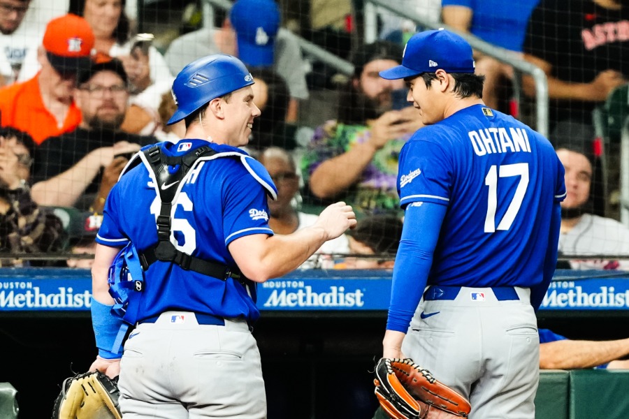 ドジャースのウィル・スミス（左）と大谷翔平【写真：黒澤崇】
