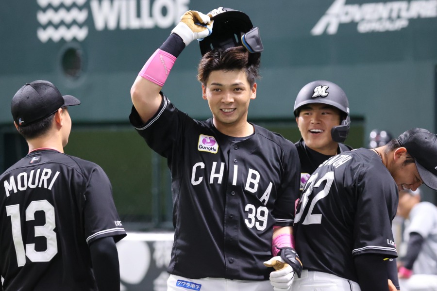 ソフトバンク戦で本塁打を放ったロッテ・井上広大【写真：栗木一考】