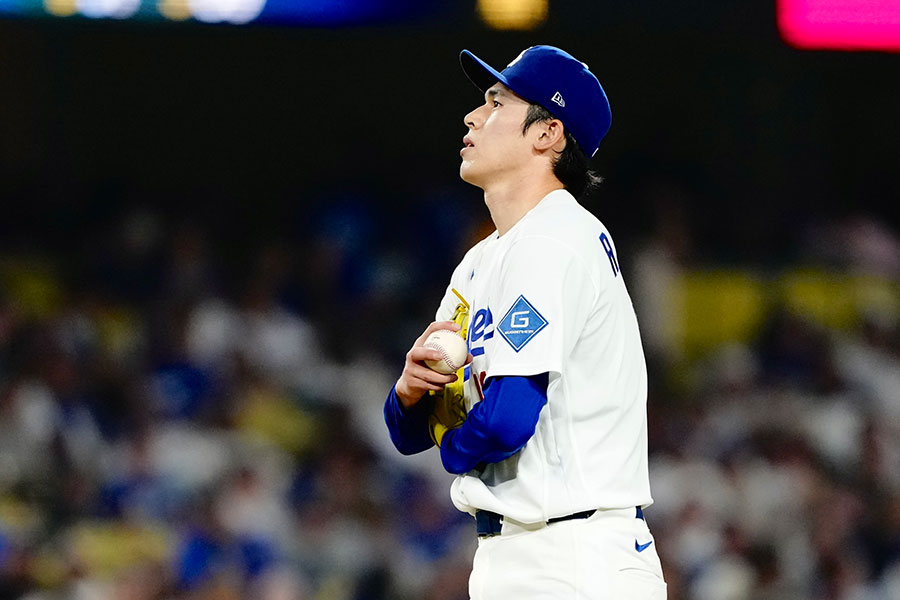 ジャイアンツ戦の6回、勝ち越しを許したドジャース・佐々木朗希【写真：黒澤崇】
