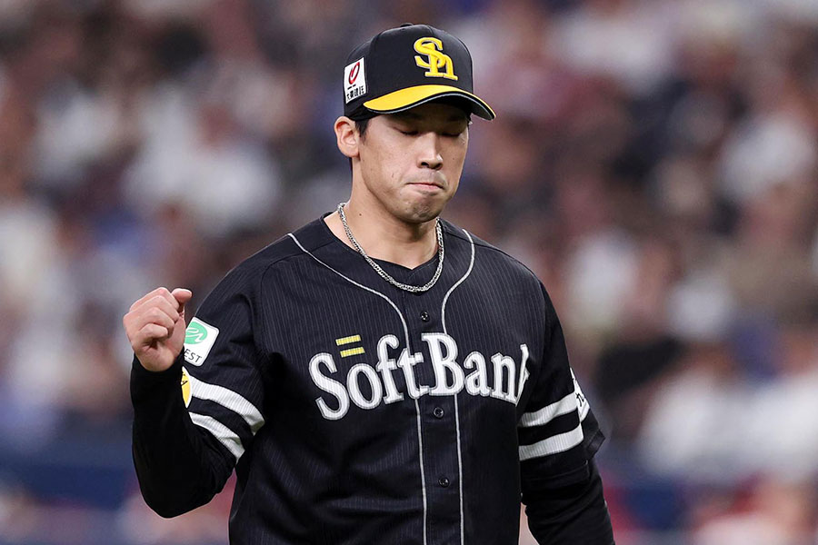 DeNAへのトレード移籍が発表されたソフトバンク・尾形崇斗【写真：栗木一考】