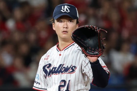 燕・吉村貢司郎、試合開始4分わずか6球で緊急交代　佐藤輝明の打球直撃、本拠地騒然