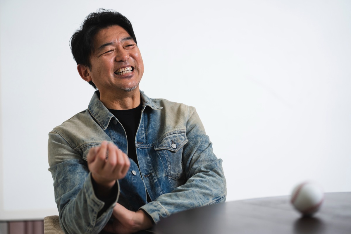 メジャー時代を思い出し笑顔がこぼれる齋藤隆氏【写真：藤岡雅樹】