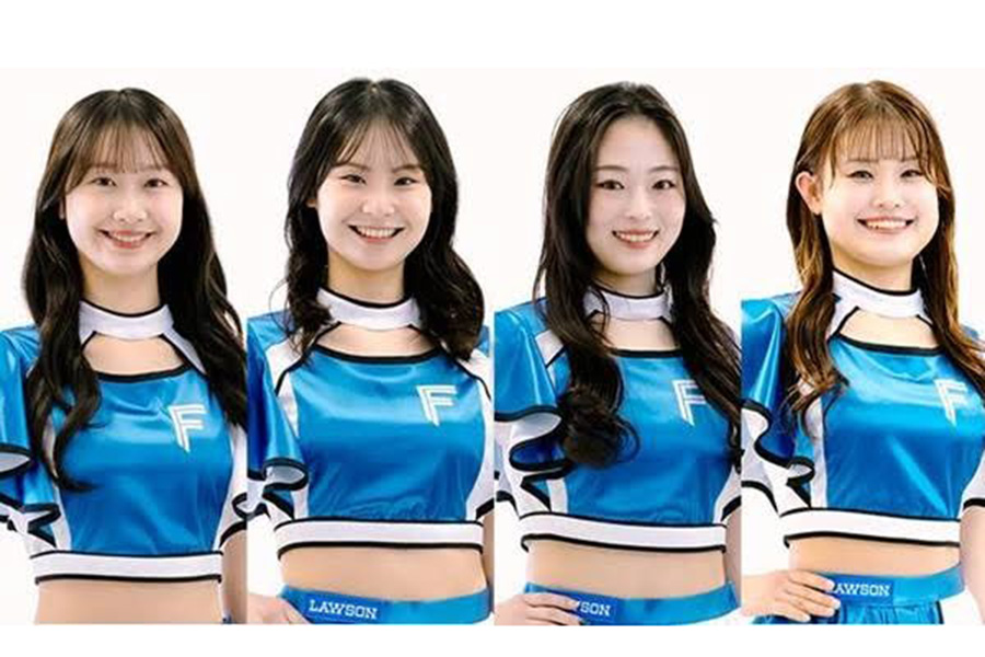 ファイターズガールの齋藤りのさん、佐藤羽菜さん、佐藤夢来さん、鈴木志織さん（左から）【写真提供：（C）H.N.F.】