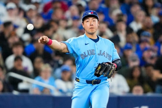 岡本和真に衝撃「一か八のプレー」　“絶体絶命”の場面で…レイズ放送局が称えた特殊能力