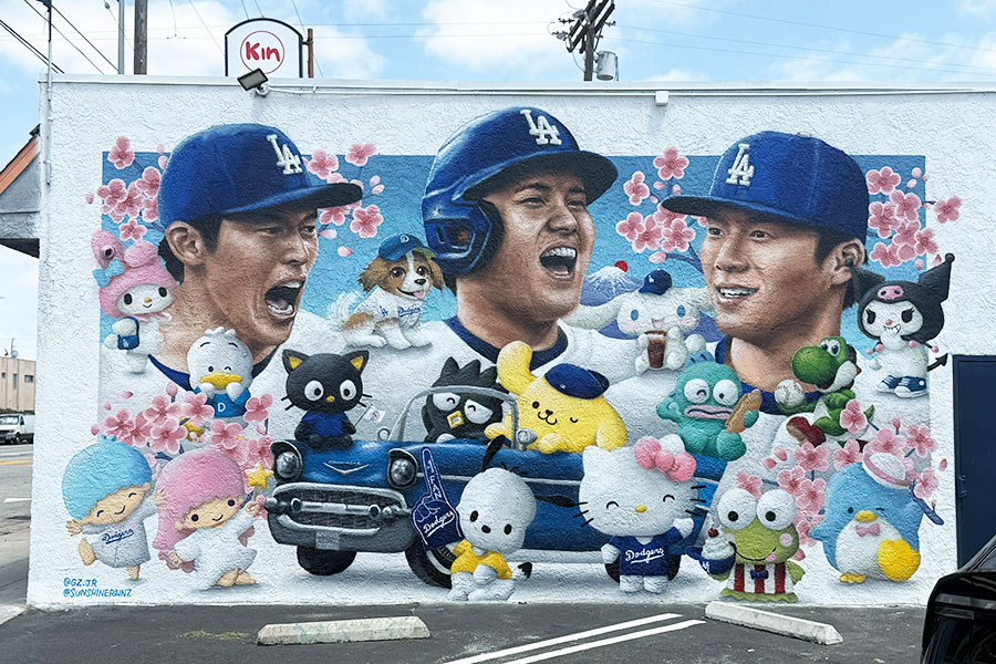 人気キャラクターと共にドジャースの日本人3選手が描かれた壁画【写真：編集部】