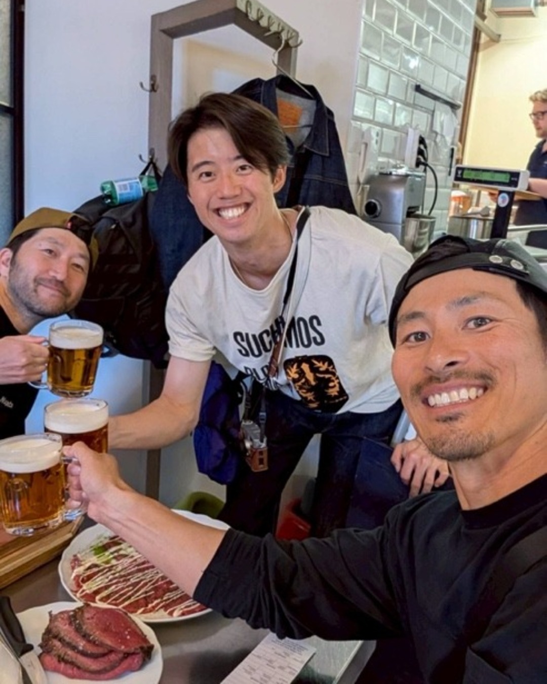 プラハで（左から）石川歩、宇草孔基と合流【写真：本人提供】