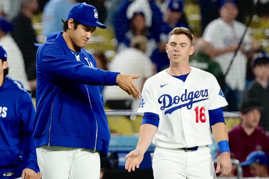 ドジャース・大谷翔平（左）とウィル・スミス【写真：黒澤崇】