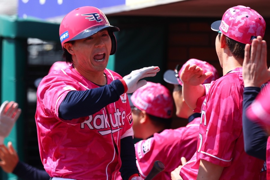 ソフトバンク戦で本塁打を放った楽天・佐藤直樹【写真:加治屋友輝】