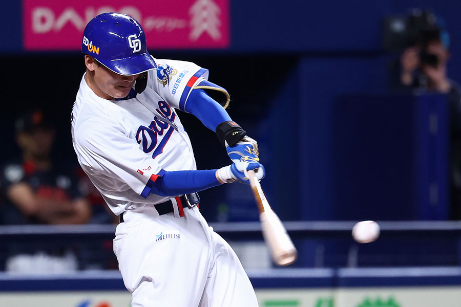 中日・石川昂弥【写真：加治屋友輝】