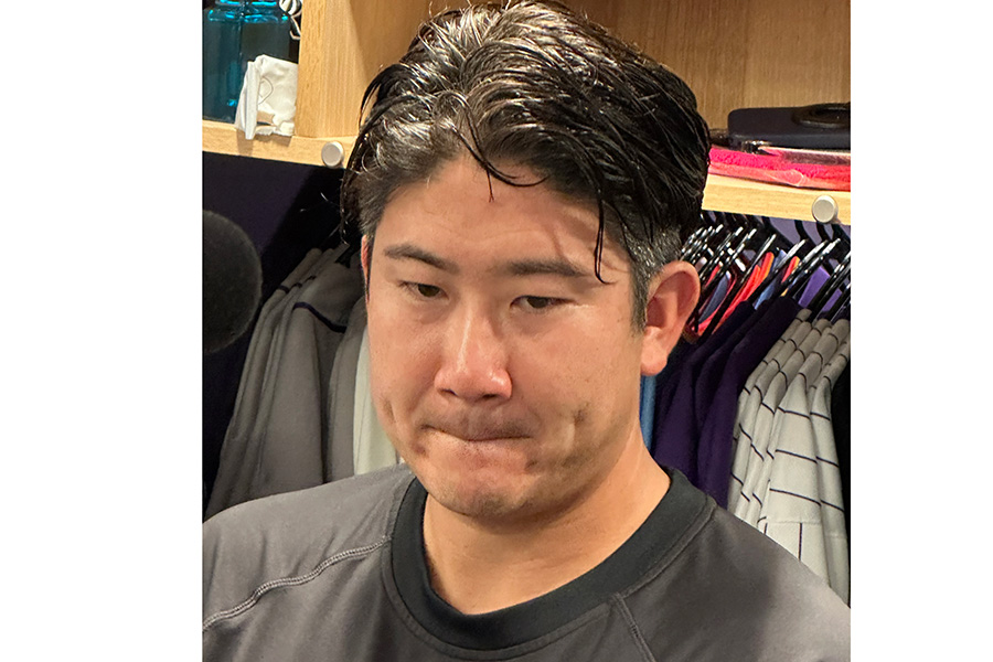試合後、取材に応じたロッキーズ・菅野智之【写真：木崎英夫】