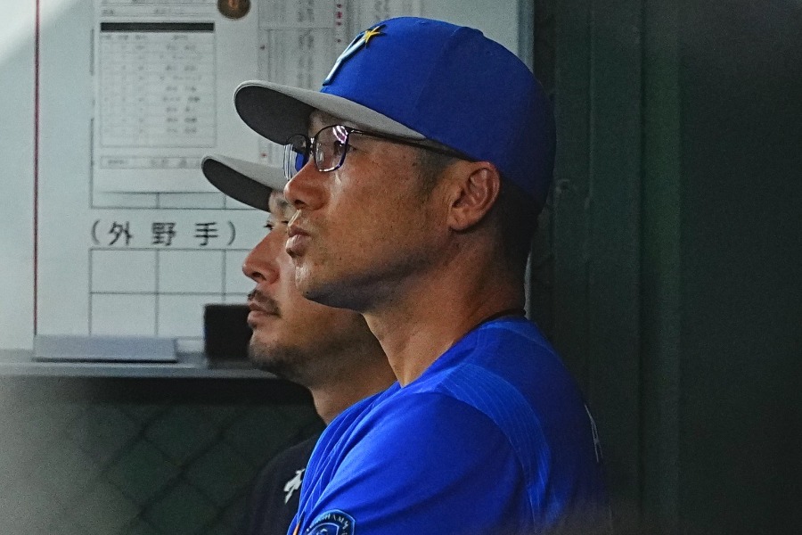 DeNA・相川亮二監督【写真：荒川祐史】
