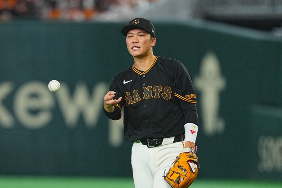 好守を見せた巨人・坂本勇人【写真：荒川祐史】