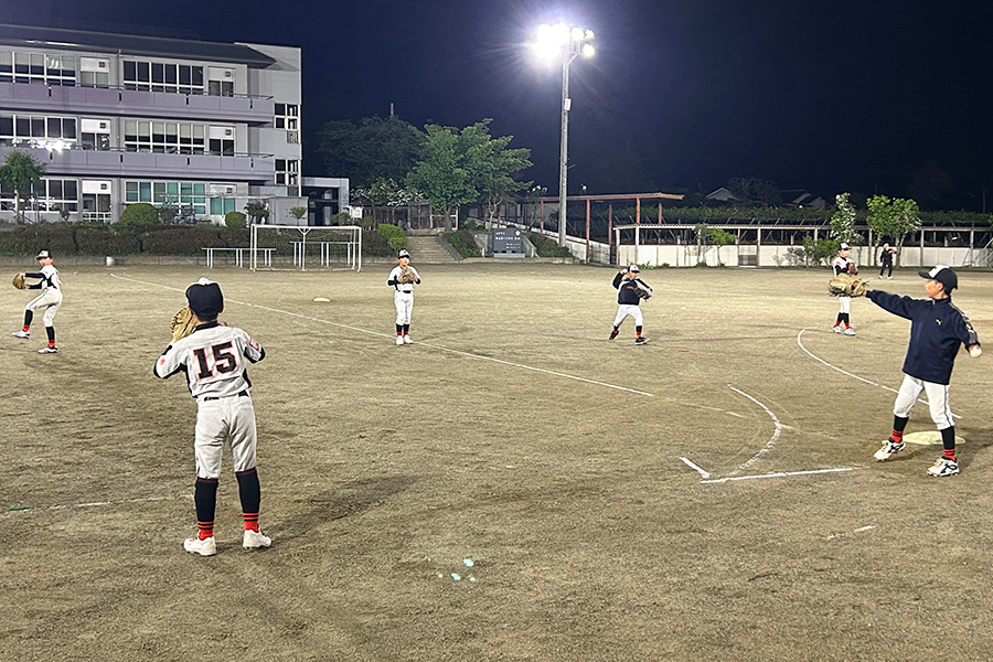 「先のステージでも野球を楽しんでほしい」と日原宏幸監督【写真：間淳】