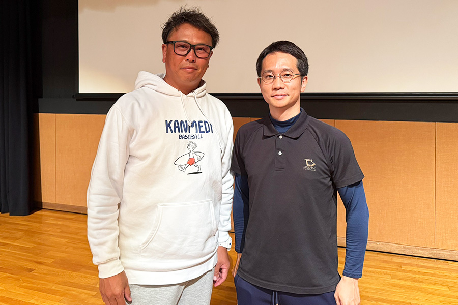 関メディ・井戸伸年総監督(左)と野口信吾氏【写真:チーム提供】