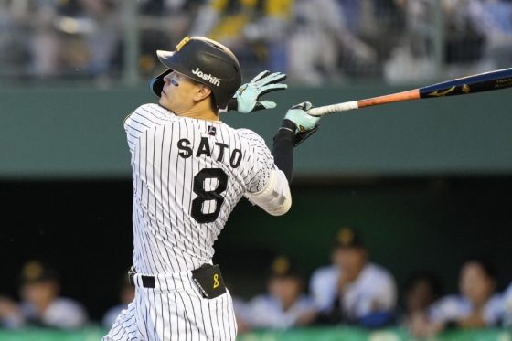 佐藤輝明が特大弾「エグすぎだろ」　ドラ1もドン引き…“主役”奪った4番は「文句なしの最強」
