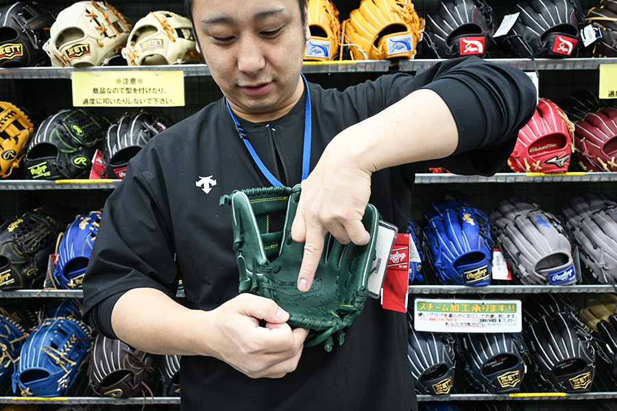 ローリングスのエントリーモデルは捕球しやすいポケットの仕様【写真：編集部】