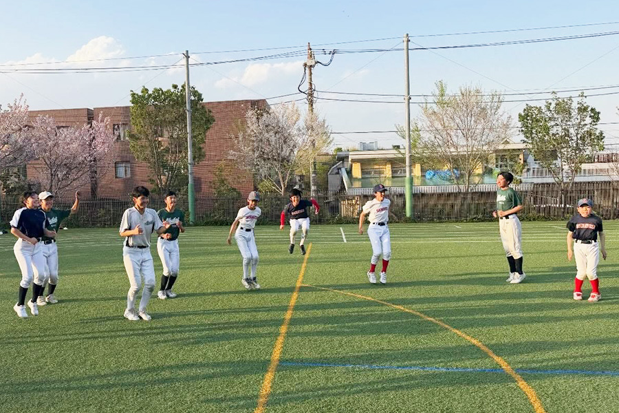 小学生との合同練習の様子【写真:チーム提供】