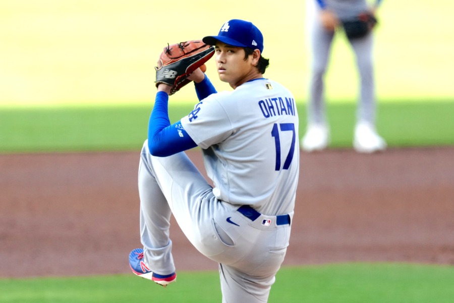 パドレス戦で力投するドジャース・大谷翔平【写真：黒澤崇】
