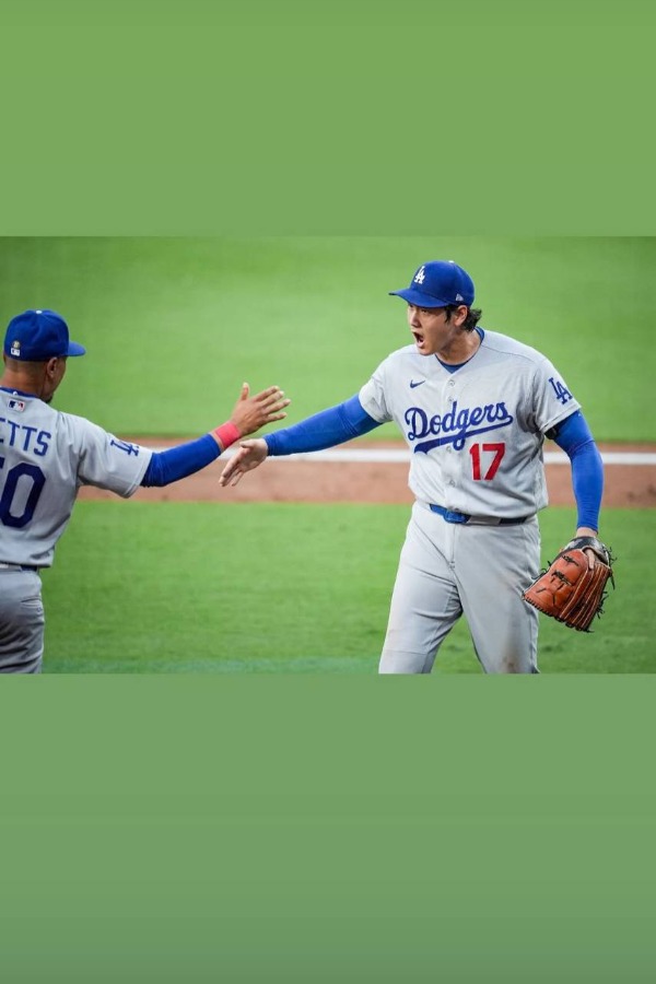 大谷が公開したベッツとの写真(公式インスタグラムからスクリーンショット)