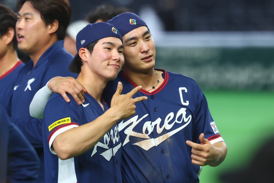 2026年WBCで韓国代表としてプレーしたキム・ヘソン（左）とイ・ジョンフ【写真：加治屋友輝】