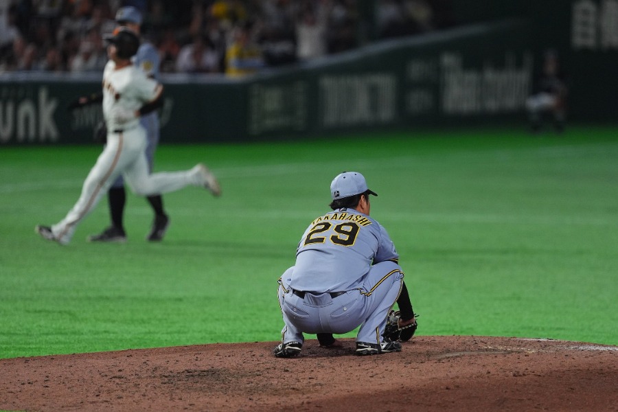 キャベッジに本塁打を打たれた阪神・高橋遥人【写真：小林靖】
