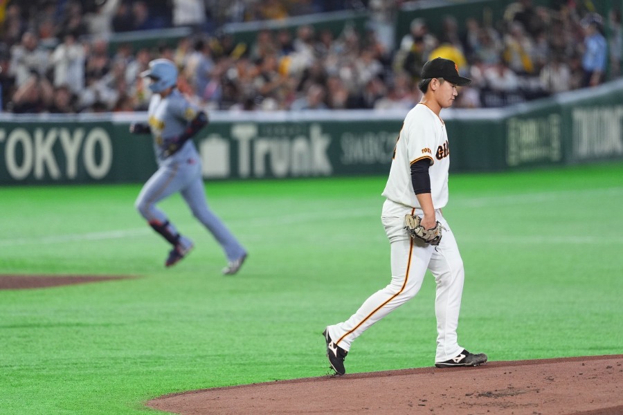 阪神戦に先発も4回7失点で降板した巨人・井上温大【写真：小林靖】