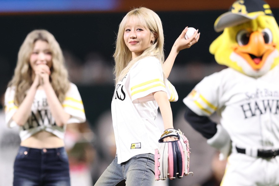 始球式に登場したKep1erのヒカルさん【写真：栗木一考】