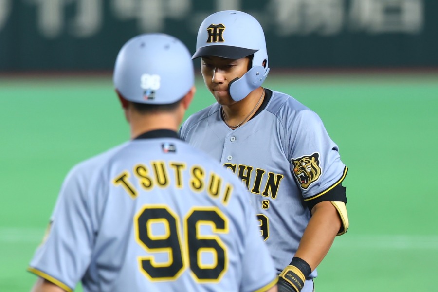 先制打を放った阪神・立石正広【写真：加治屋友輝】