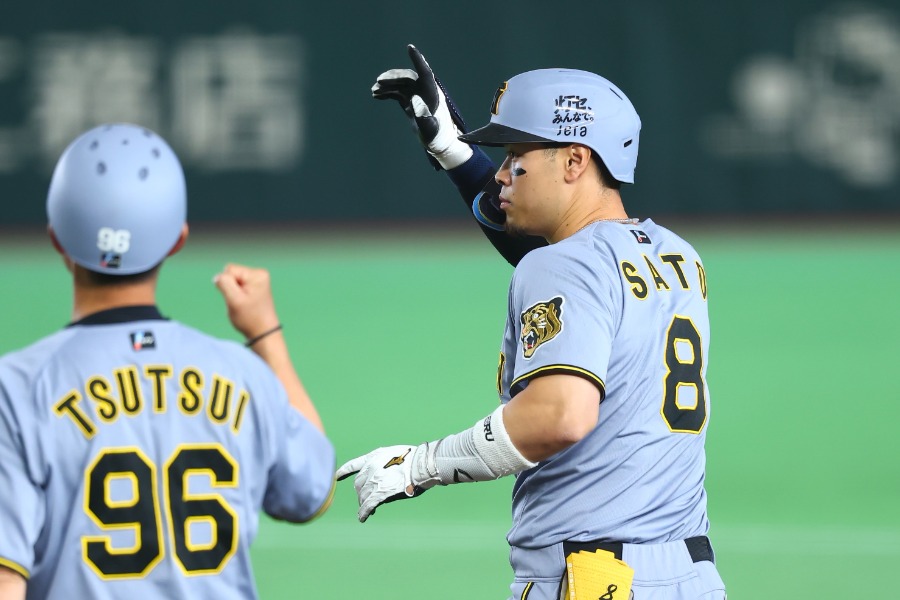 巨人戦に出場した阪神・佐藤輝明【写真：加治屋友輝】