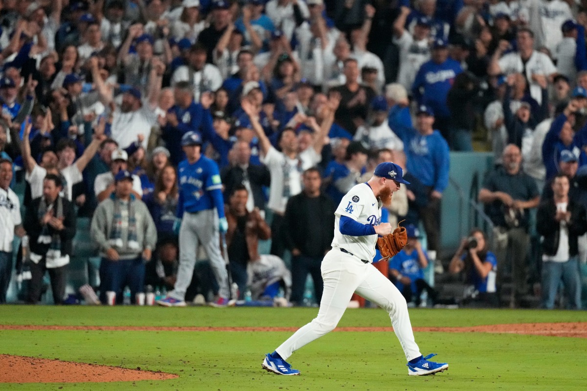WS第3戦、同点の延長15回からドジャースの10番手として登板し、4回無失点と力投したウィル・クライン【写真：アフロ】
