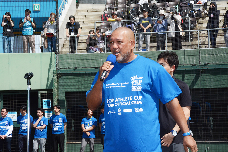 選手たちを激励するラミレス会長【写真：株式会社P＆P浜松提供】