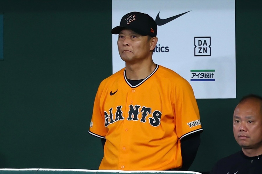 ソフトバンク戦で指揮を執った巨人・橋上秀樹監督代行【写真：加治屋友輝】