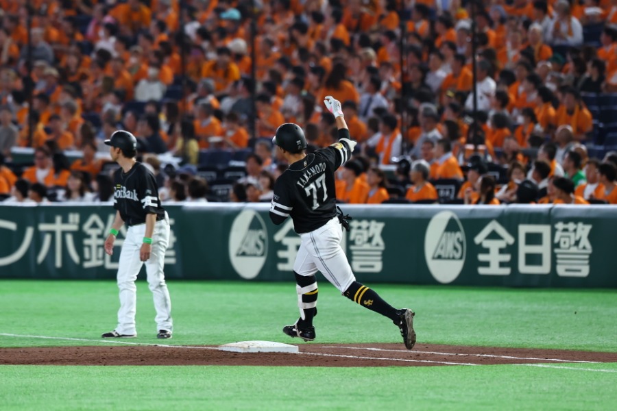 今季1号を放ったソフトバンク・山本恵大【写真:加治屋友輝】