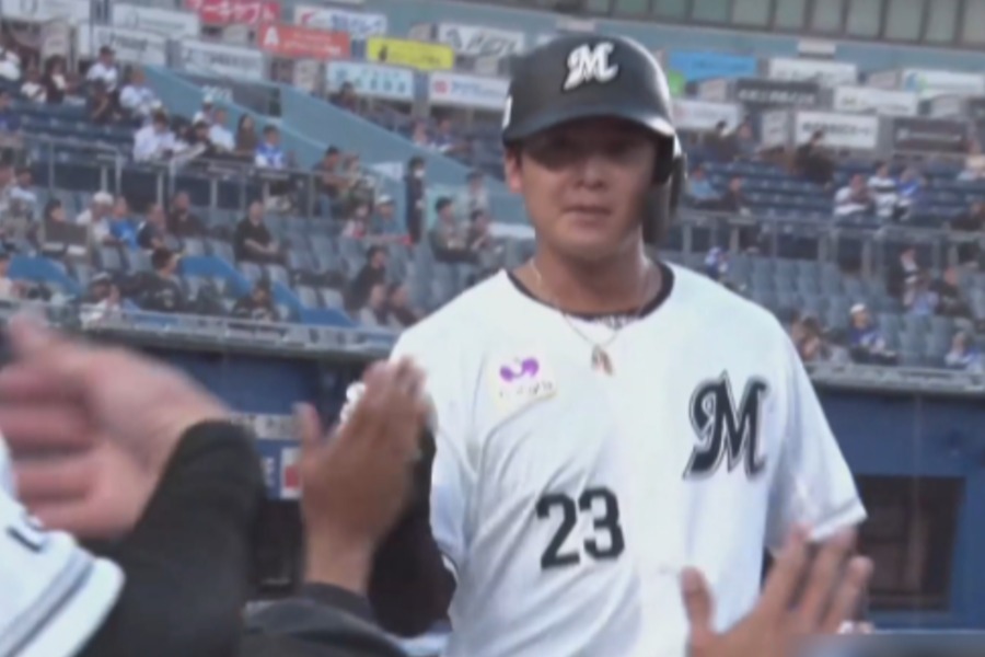 本塁打を放ったロッテ・石川慎吾【画像：パーソル パ・リーグTV】