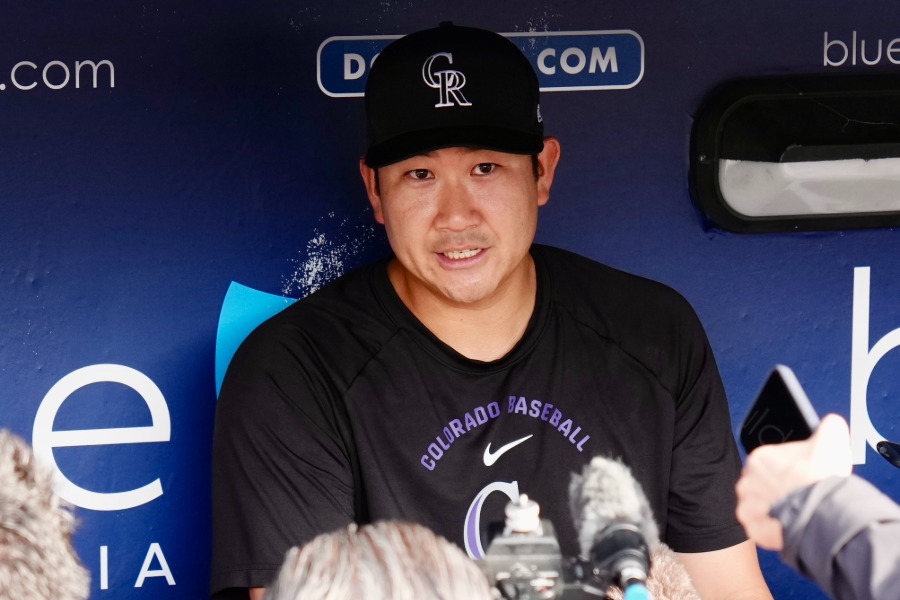 報道陣の取材に応じたロッキーズ・菅野智之【写真:黒澤崇】