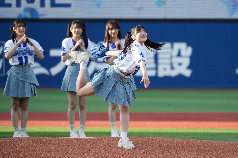 セレモニアルピッチに登場した≠MEの櫻井ももさん【写真:町田利衣】