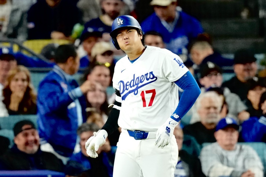 死球を受け顔を歪めるドジャース・大谷翔平【写真:黒澤崇】