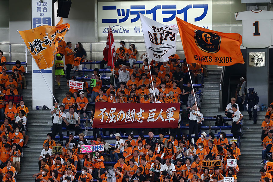 巨人ファンが詰めかけた東京ドームのスタンド【写真：加治屋友輝】