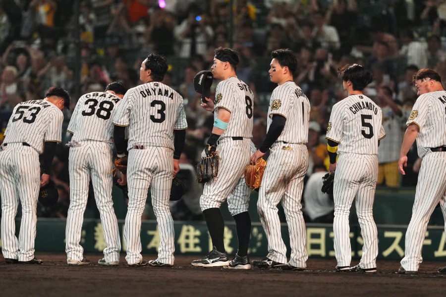 阪神ナイン【写真：小林靖】