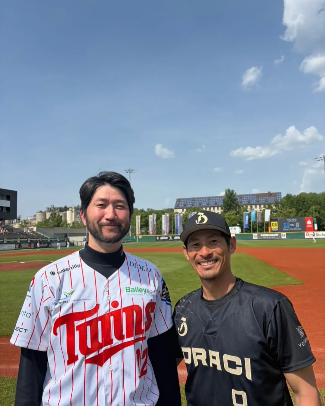 石川歩（左）と。対戦は実現せず【写真：本人提供】