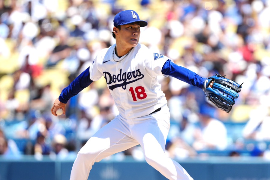 フィリーズ戦で力投するドジャース・山本由伸【写真：黒澤崇】
