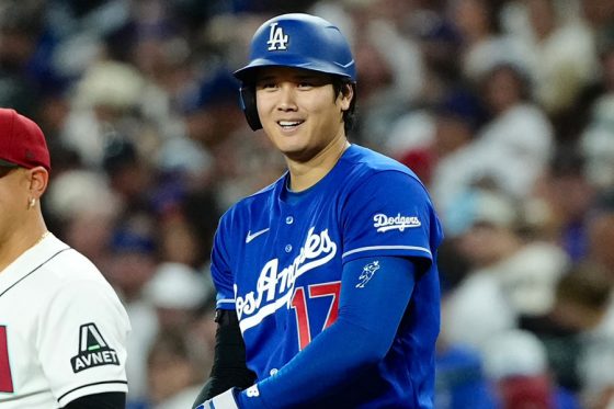 大谷翔平が急接近→“ガン見”　仲良し敵軍野手との光景…日米ファン爆笑「超うれしそう」